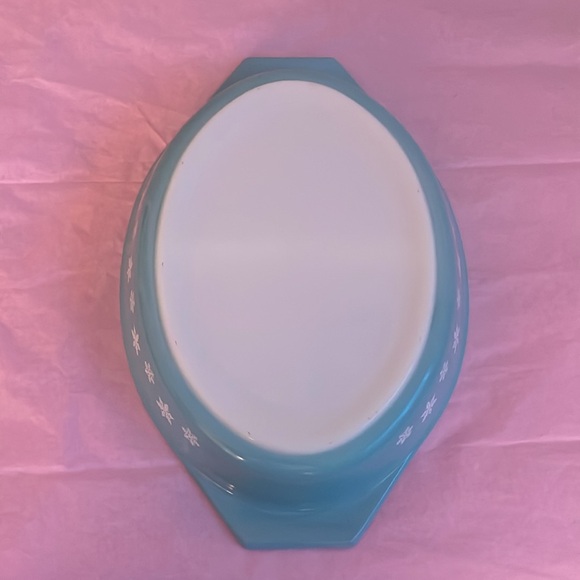 Vintage Pyrex Snowflake Turquoise 1 1/2 Quart Divided Dish with Lid - Picture 4 of 6